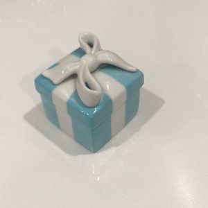 Tiffany ceramic box